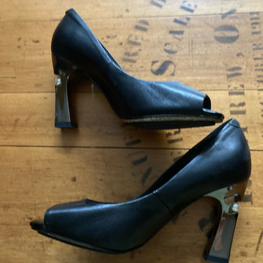 Kiss Kiss Black Leather Peep Toe Pump